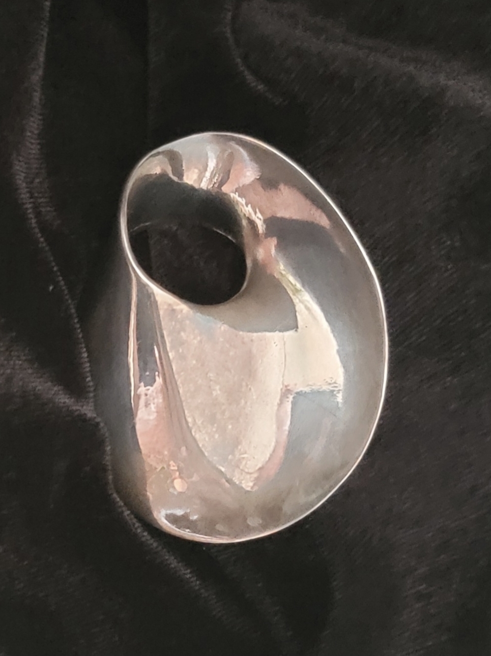 Sterling Silver Möbius Brooch – Modernist Infinity Design, Mexican Reproduction